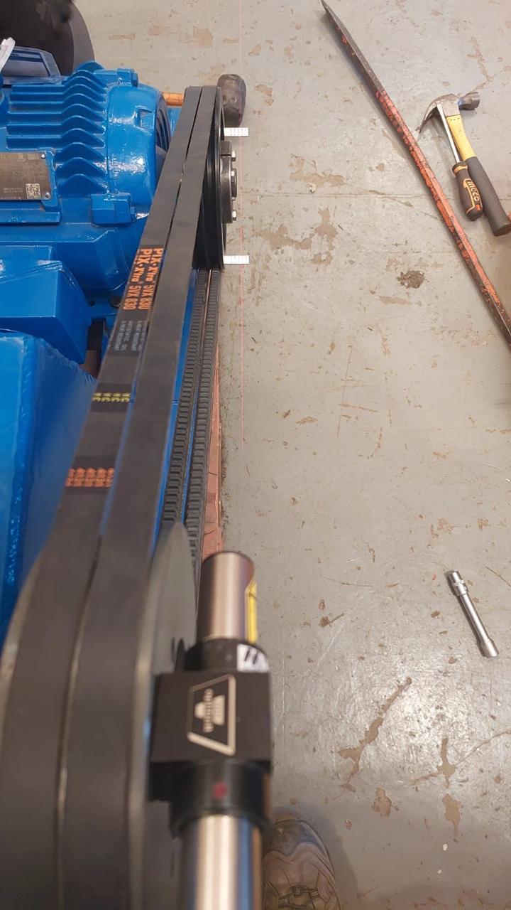 Verificación láser de transmisión industrial por correas