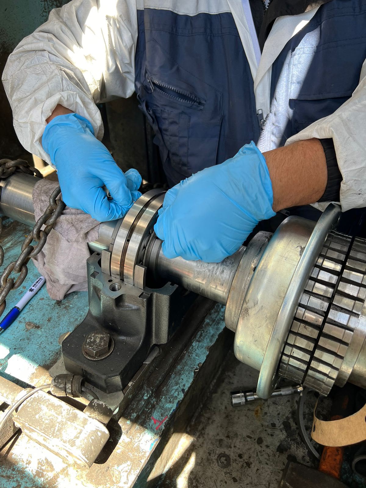Ajuste manual de rodamiento durante mantenimiento de CPR
