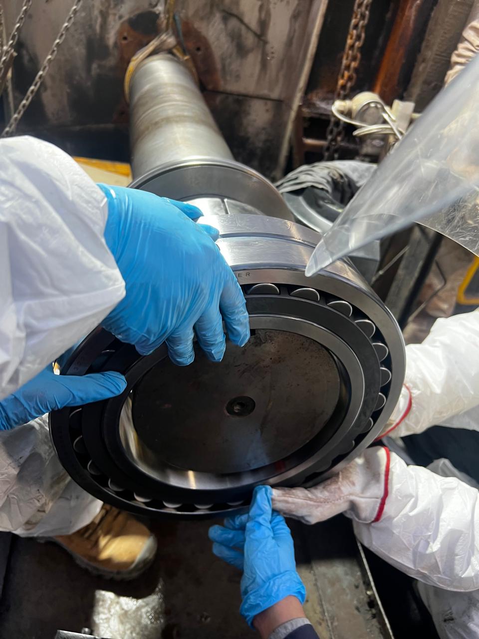 Montaje controlado de rodamiento de gran tamaño
