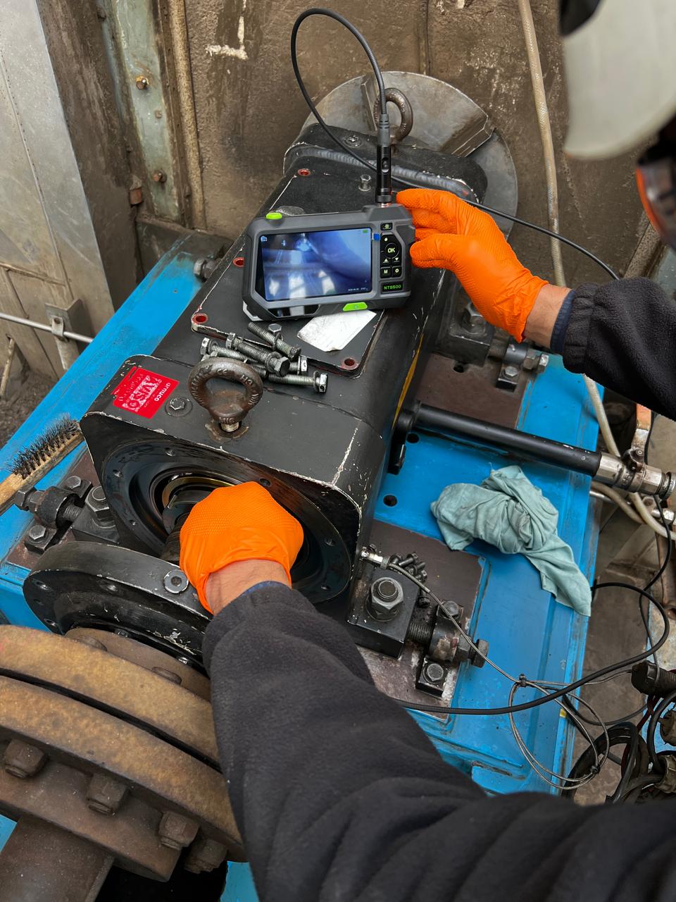 Inspección interna real de equipo rotativo mediante videoscopio