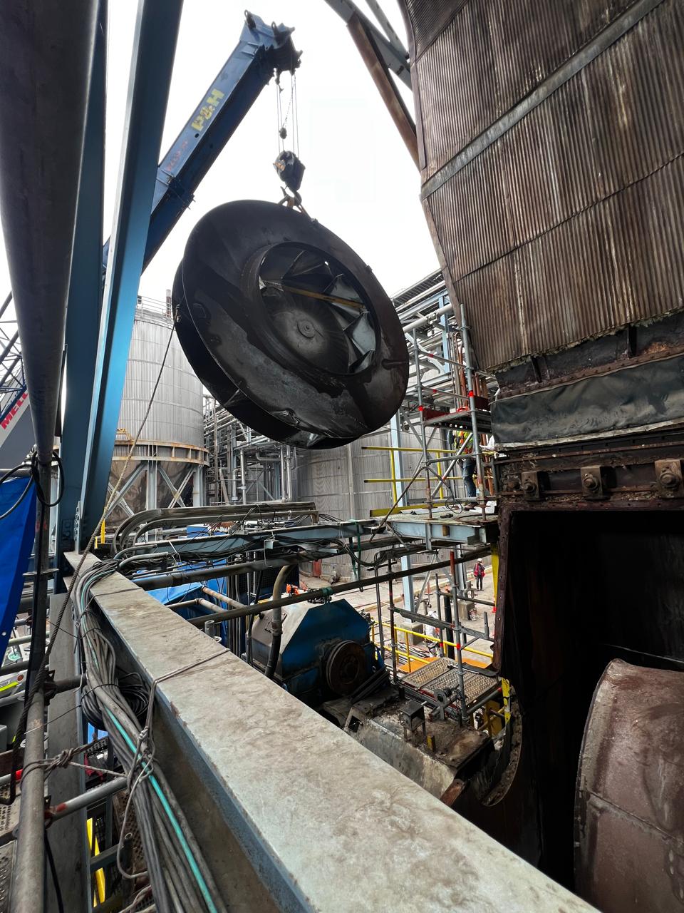 Retiro de rotor de ventilador industrial en planta