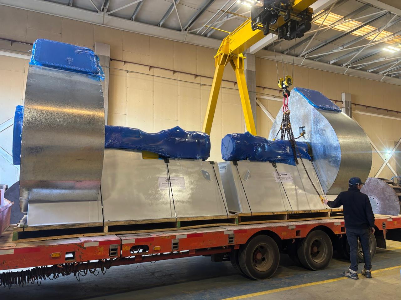Equipos industriales REIMAQ cargados para despacho